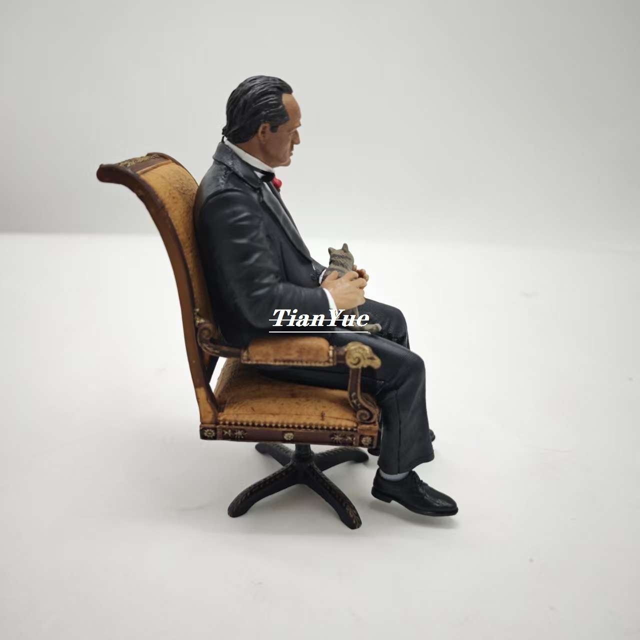 Figurka PVC Mafia Ojciec Chrze – Party Games Mafia recenzja i cena